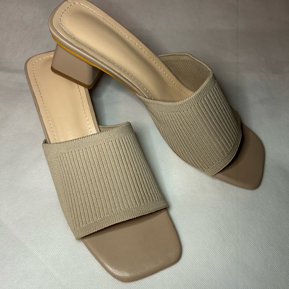 Cute sandals!